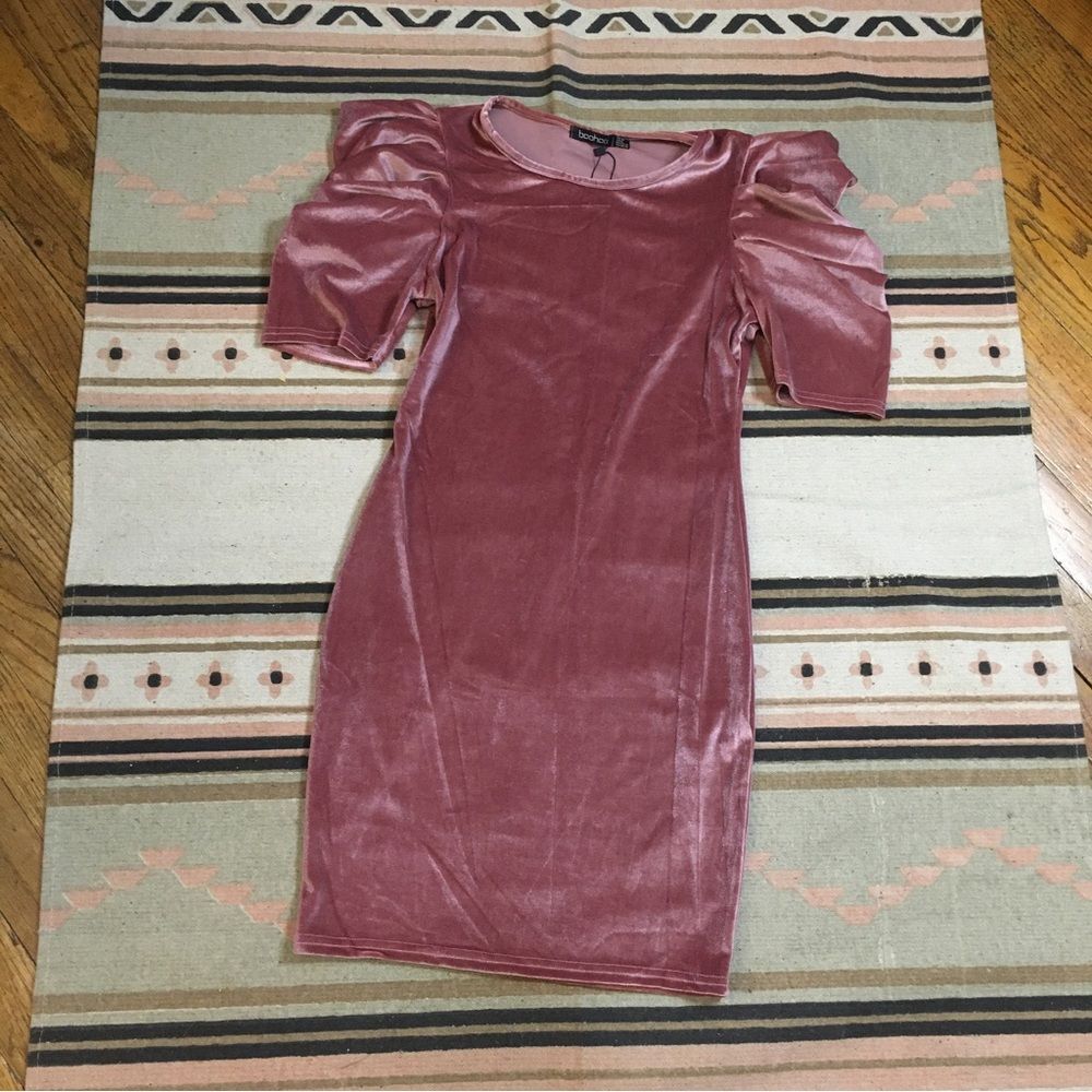 Boohoo US 6 Blush pink Velvet velour mini dress & ruched short sleeves nwt new